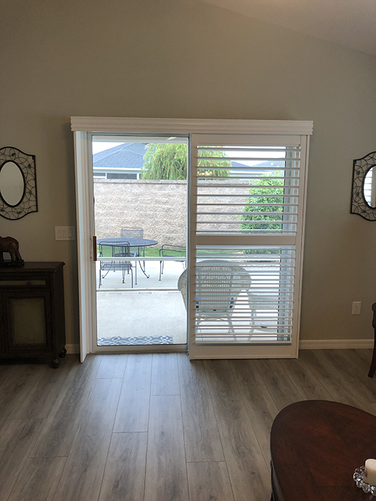 https://shutterprofessionals.com/wp-content/uploads/2020/04/glass-door-shutter-2.jpg